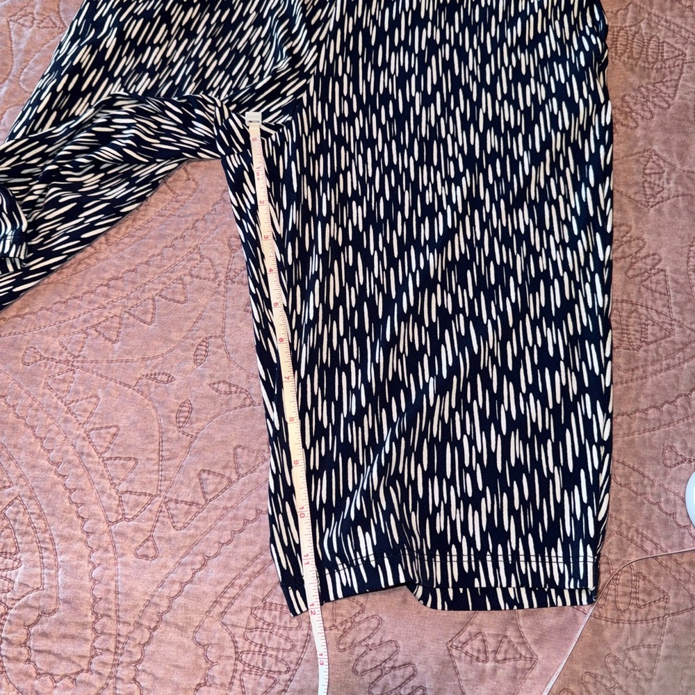 Susan Graver dark navy and White Patterned Women's Bermudas - Picture 3 of 6